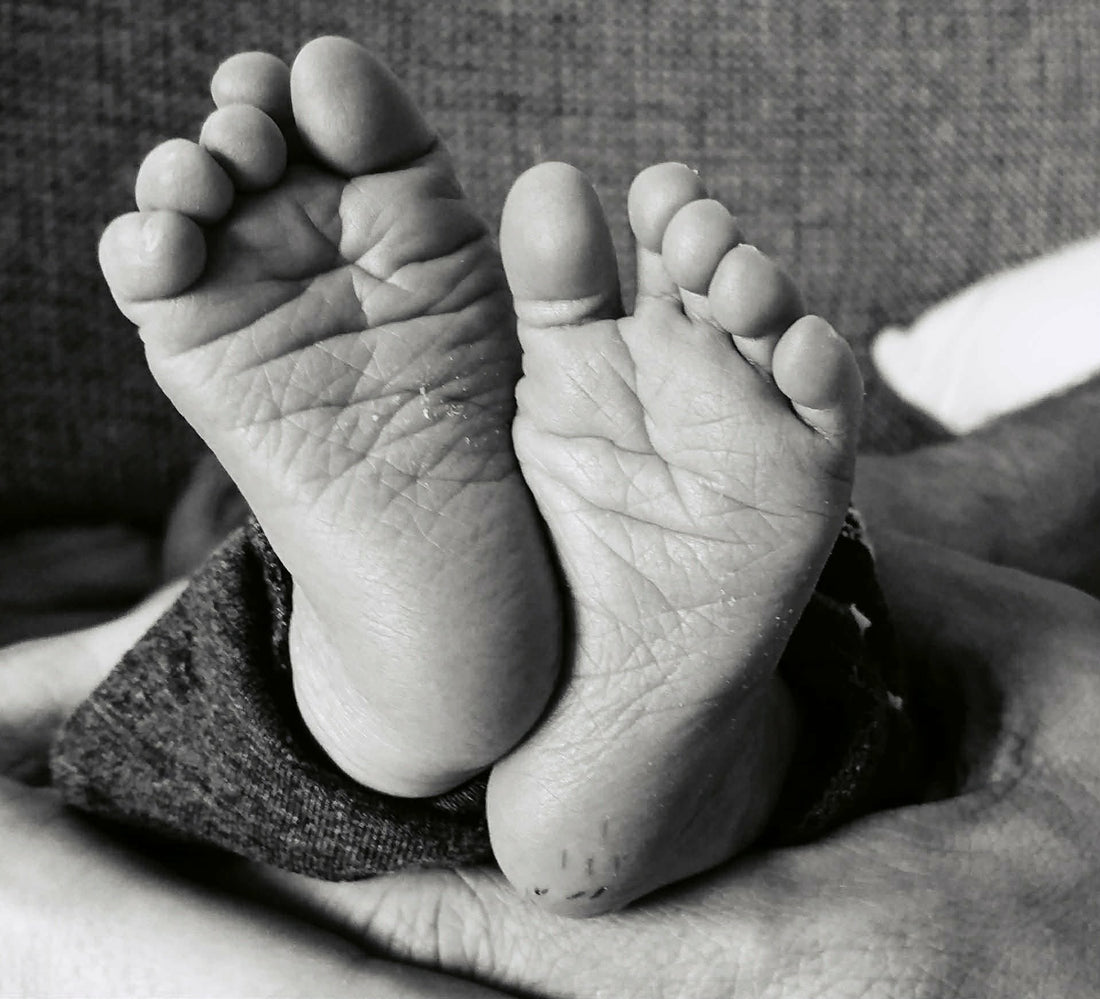 moeder geeft borstvoeding aan pasgeboren baby, borstvoeding lukt niet altijd vanzelf